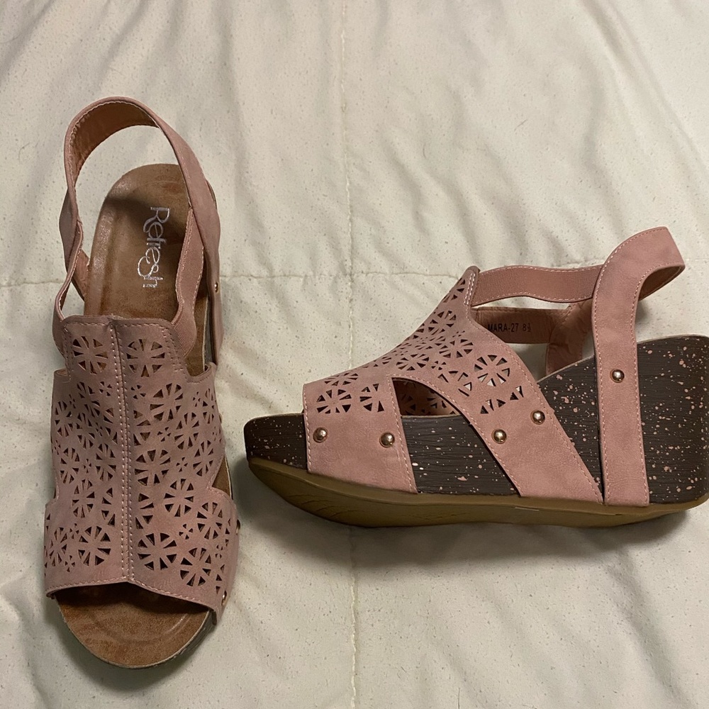 NWOT- Refresh wedge sandals